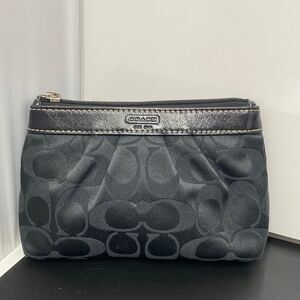 - Coach hand wallet